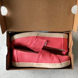 NIB Toms alpergatas toddler size 11